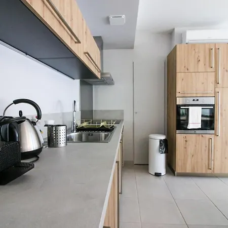 Appartamento Le Celya, Jacuzzi Et Parking Privatif Avec Borne De Recharge Voiture Electrique *