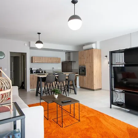 Le Celya, Jacuzzi Et Parking Privatif Avec Borne De Recharge Voiture Electrique 아파트 사흘라 라 카네다