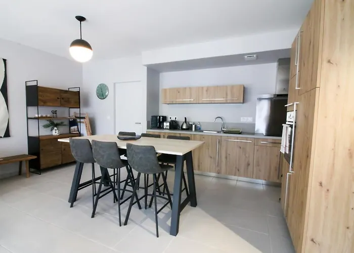 Le Celya, Jacuzzi Et Parking Privatif Avec Borne De Recharge Voiture Electrique