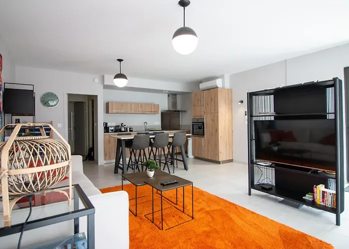 Le Celya, Jacuzzi Et Parking Privatif Avec Borne De Recharge Voiture Electrique 아파트 사흘라 라 카네다